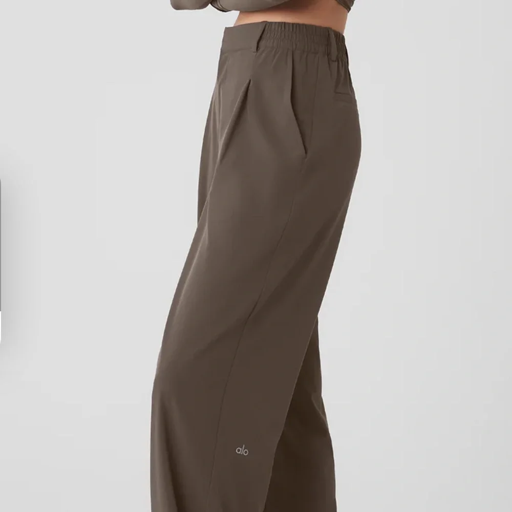Alo Yoga High Waist Pursuit Trouser - Olive Tree - Picture 3 of 4